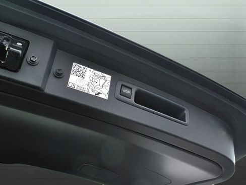 Used 2023 Toyota Highlander Limited image 32