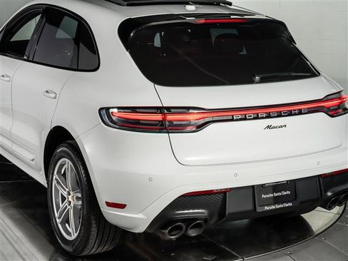 Certified 2025 Porsche Macan AWD/4WD image 31