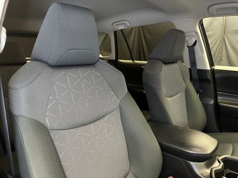 Used 2025 Toyota RAV4 XLE AWD/4WD image 15