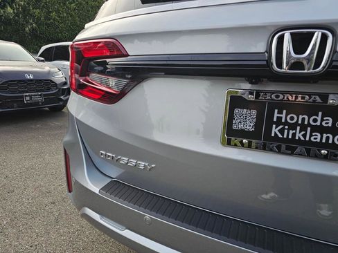 New 2026 Honda Odyssey Touring image 9