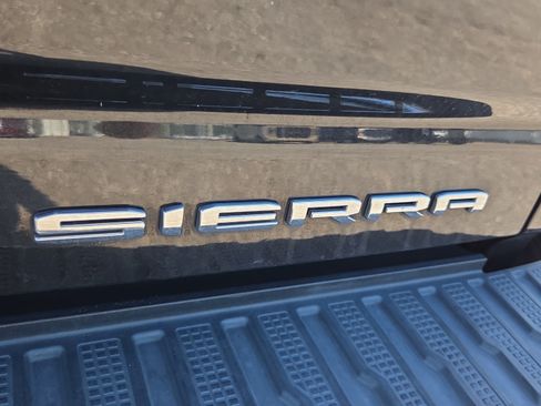 Used 2022 GMC Sierra 2500 Denali w/ Denali Black Diamond Edition AWD/4WD image 16