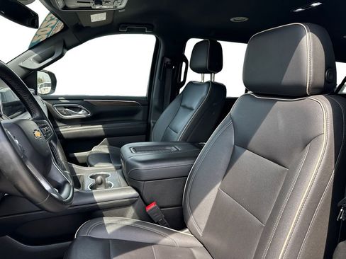 Used 2023 Chevrolet Suburban Premier image 9