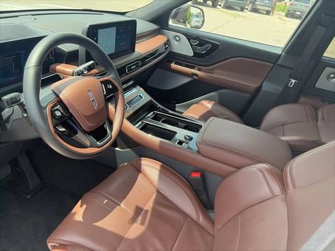 Used 2025 Lincoln Aviator Reserve w/ Equipment Group 201A AWD/4WD image 16