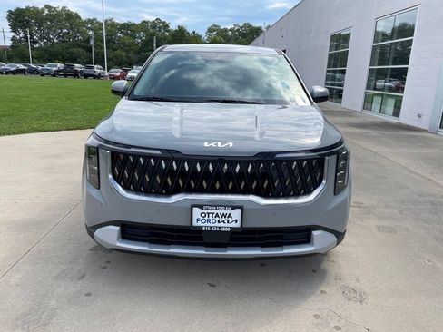 New 2027 Kia Carnival FWD image 3