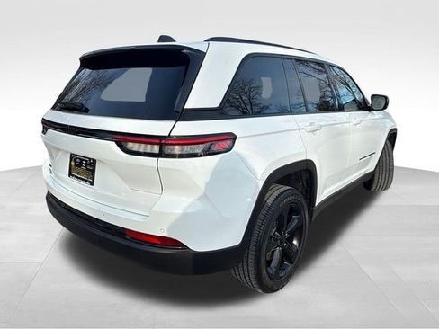 Used 2023 Jeep Grand Cherokee Altitude AWD/4WD image 13