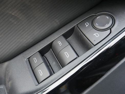 New 2026 Chevrolet Equinox LT image 30