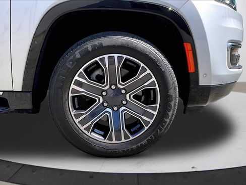 Used 2024 Jeep Wagoneer Series II AWD/4WD image 36