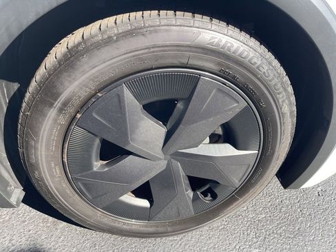 Used 2024 Toyota Prius Prime Premium image 25