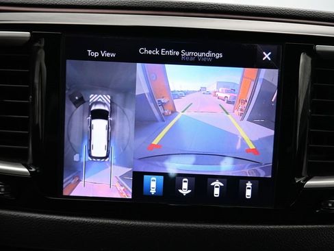 Used 2020 Chrysler Pacifica Touring-L image 18