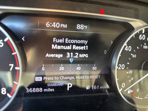 Used 2024 Nissan Rogue SV FWD image 4