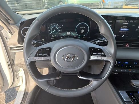 Used 2022 Hyundai Elantra SEL w/ Convenience + Premium Package FWD image 26