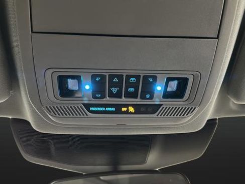 Used 2023 Ford Explorer XLT w/ Equipment Group 202A AWD/4WD image 34