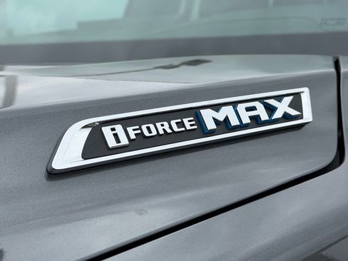 Used 2025 Toyota Tundra Platinum image 4