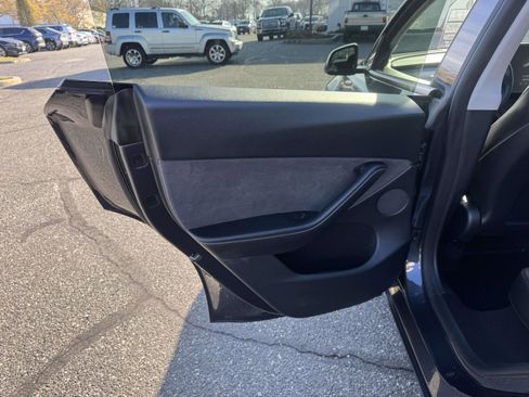 Used 2024 Tesla Model Y Performance image 22