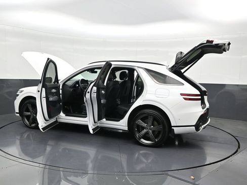 Used 2025 Genesis GV70 2.5T w/ Sport Prestige Package image 39