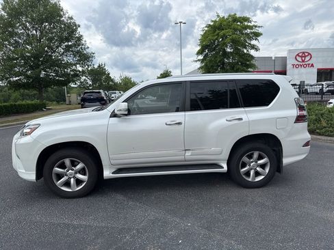 Used 2017 Lexus GX 460 w/ Navigation Package AWD/4WD image 3