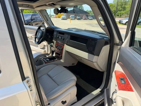 Used 2007 Jeep Commander Limited w/ Trailer Tow Group IV AWD/4WD image 16