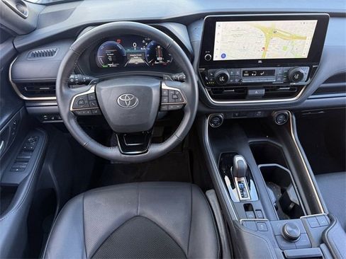 Used 2025 Toyota Grand Highlander AWD Hybrid image 12
