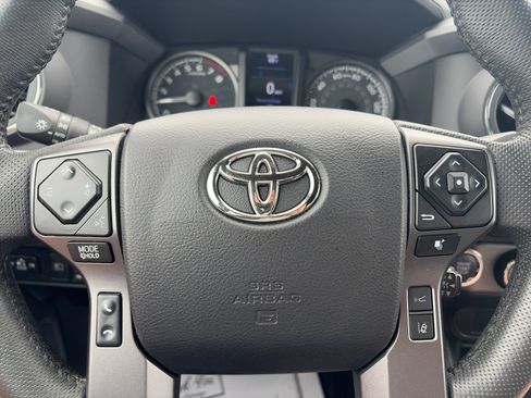 Certified 2022 Toyota Tacoma TRD Off-Road AWD/4WD image 20