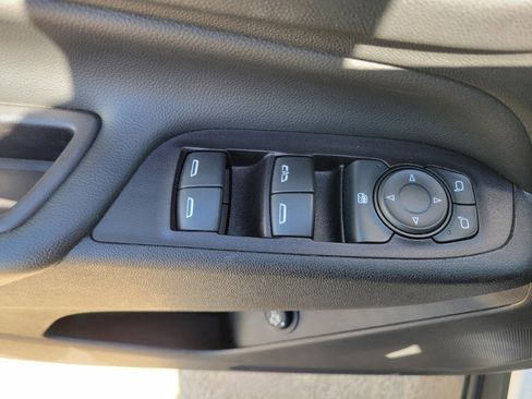 Used 2020 Chevrolet Equinox LT FWD image 18