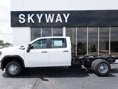 New 2026 GMC Sierra 3500 Pro w/ Snow Plow Prep Package AWD/4WD image 2
