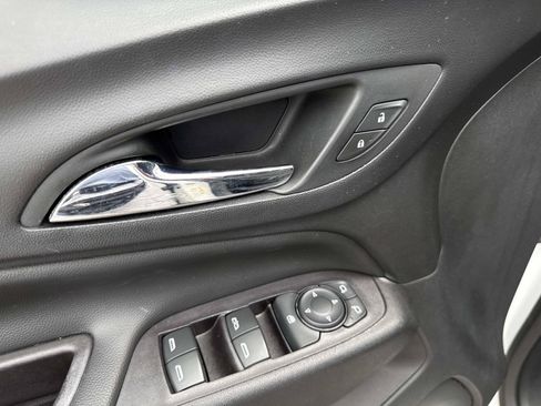 Used 2020 Chevrolet Equinox LT FWD image 20