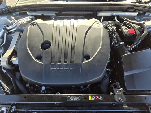 Used 2024 Volvo S60 B5 Core image 31