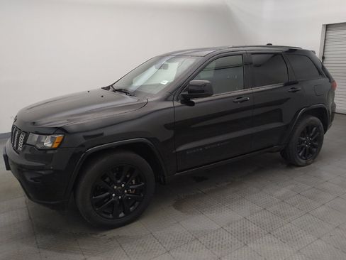 Used 2019 Jeep Grand Cherokee Altitude RWD image 2
