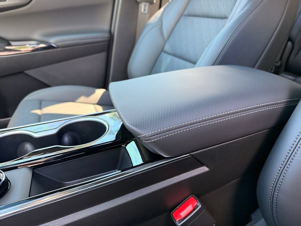 New 2027 Chevrolet Equinox LT w/ Convenience Package II FWD image 22