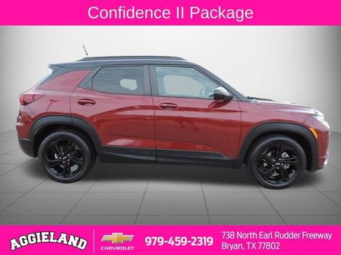 Used 2023 Chevrolet TrailBlazer RS w/ Sun and Liftgate Package image 2