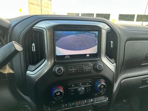 Used 2021 Chevrolet Silverado 1500 LT AWD/4WD image 27