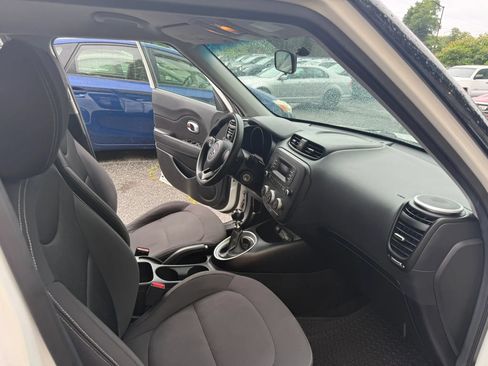 Used 2016 Kia Soul FWD image 17
