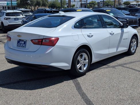 Used 2024 Chevrolet Malibu LT FWD image 2