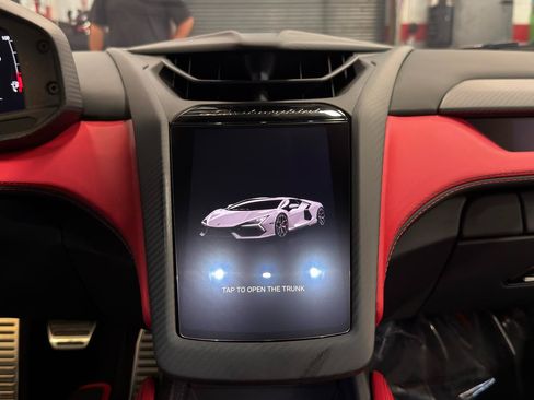 Used 2024 Lamborghini Revuelto AWD/4WD image 32