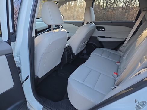 Used 2023 Nissan Rogue SL w/ SL Premium Package image 27