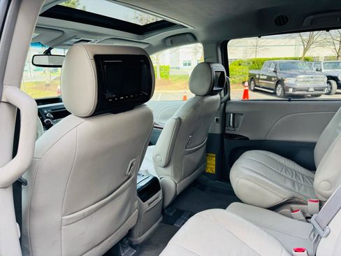 Used 2011 Toyota Sienna XLE image 12