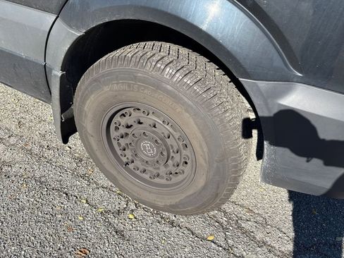 Used 2016 Mercedes-Benz Sprinter 2500 image 27