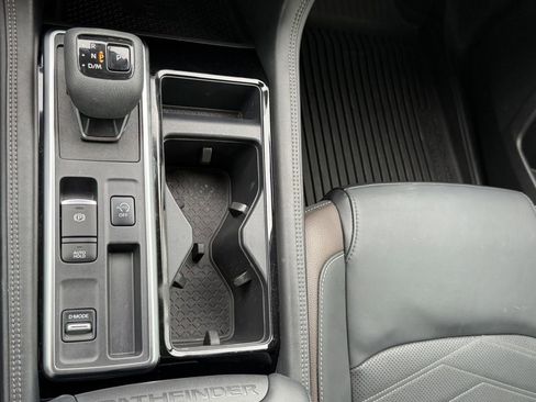 Used 2024 Nissan Pathfinder Platinum FWD image 26