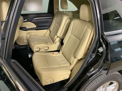 Used 2014 Toyota Highlander Limited image 34