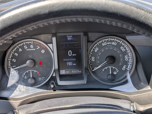 Used 2020 Toyota Tacoma TRD Off-Road AWD/4WD image 23