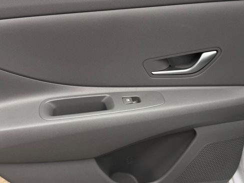 Certified 2025 Hyundai Elantra SE w/ Cargo Package image 11