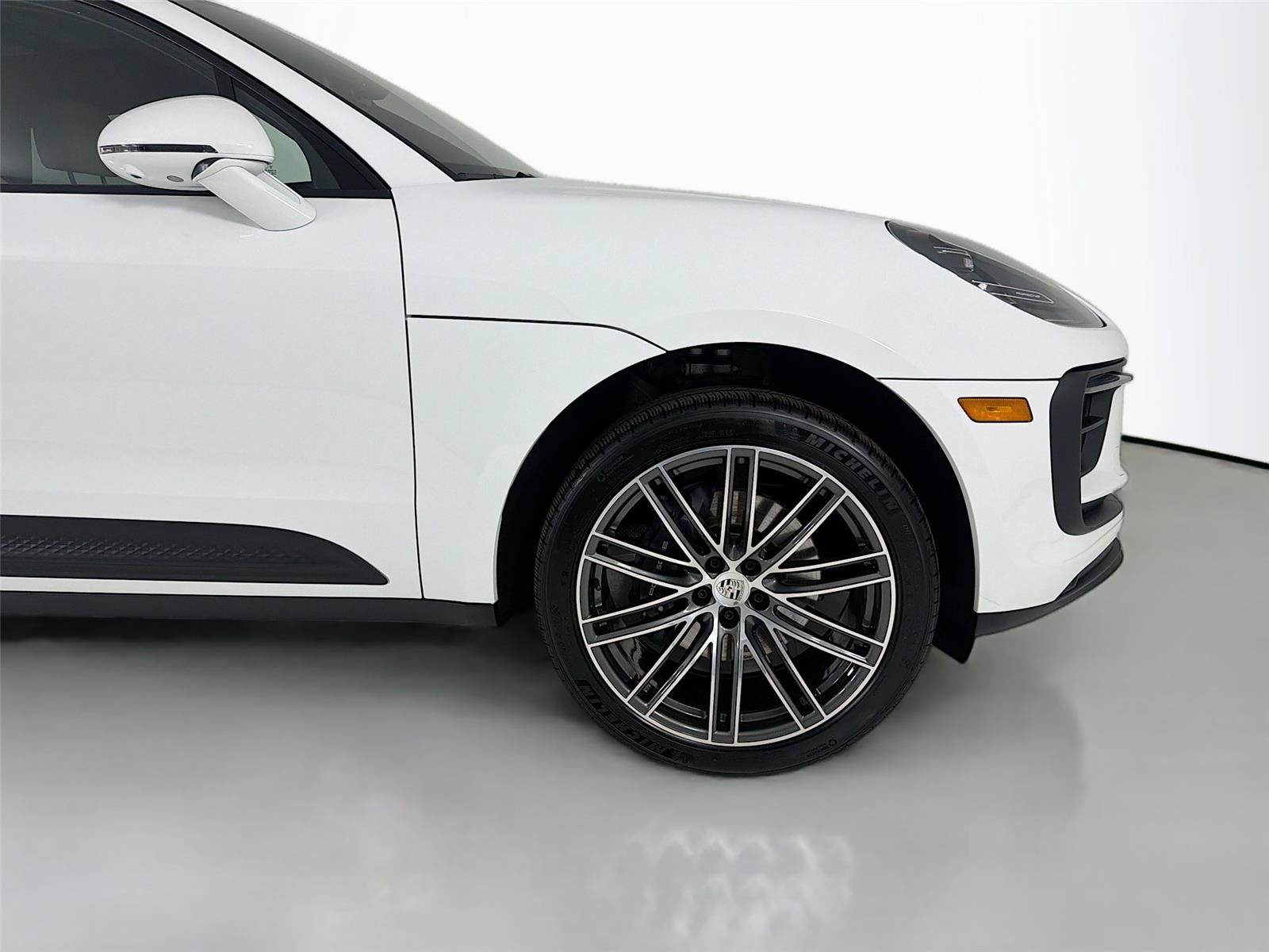 Certified 2026 Porsche Macan AWD/4WD image 30