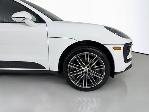 Certified 2026 Porsche Macan AWD/4WD image 30