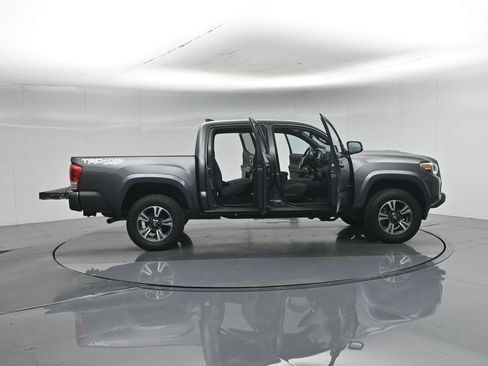 Used 2019 Toyota Tacoma TRD Sport AWD/4WD image 5