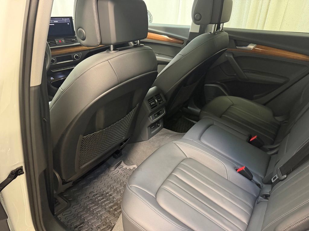 Certified 2023 Audi Q5 2.0T Premium Plus w/ Premium Plus Package AWD/4WD image 16