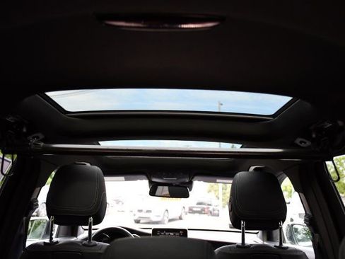 Used 2019 Mercedes-Benz GLC 300 4MATIC image 25