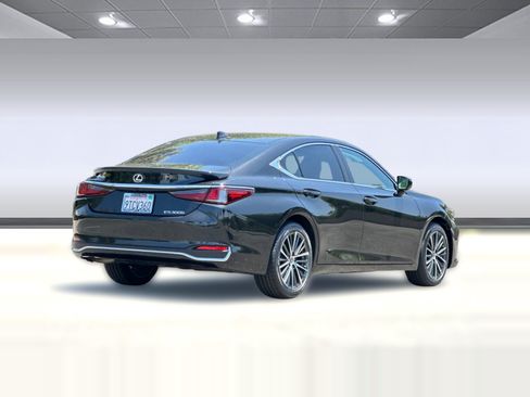 Certified 2025 Lexus ES 300h w/ Premium Package FWD image 8