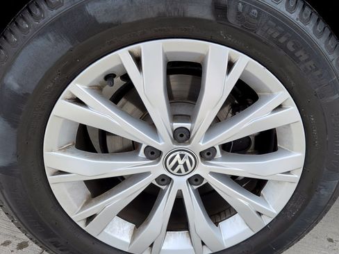 Used 2018 Volkswagen Tiguan SE FWD image 10