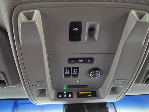 Used 2020 Cadillac Escalade ESV Luxury AWD/4WD image 45