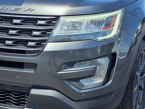Used 2017 Ford Explorer XLT w/ Equipment Group 202A AWD/4WD image 29